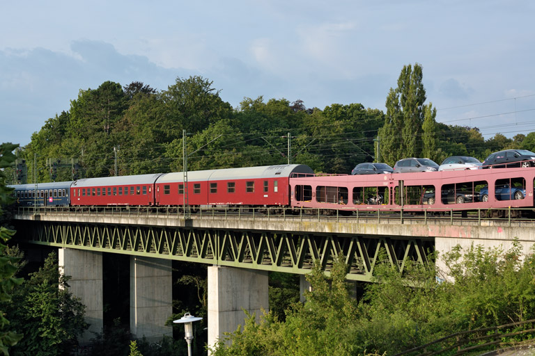"Autoslaaptrein" DPF-K 13408 bei km 14,6 (August 2014)