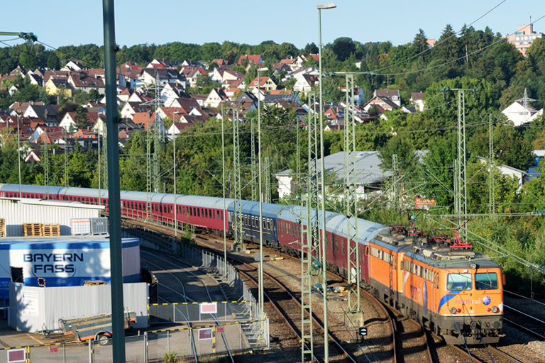 1142 579 und 1142 635 mit DPF-K 13408 bei km 16,2 (August 2014)