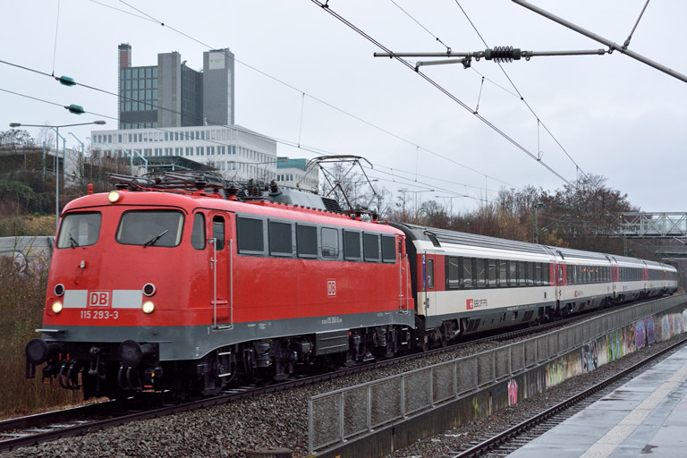 115 293 mit IC 281 bei km 14,2 (Februar 2014)