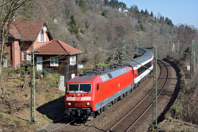 120 103 mit IC 185 bei km 9,4 (M&auml;rz 2014)
