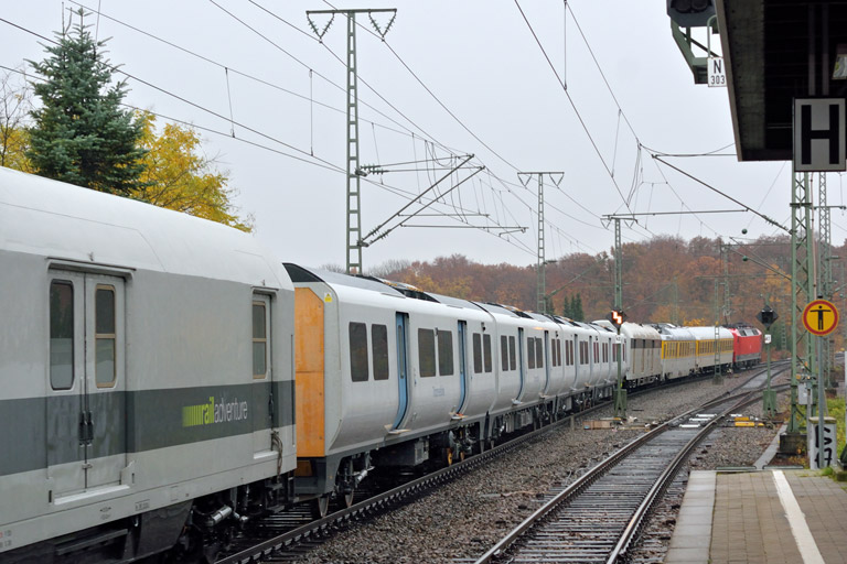 "Thameslink" Class 700 bei km 16,8 (November 2014)