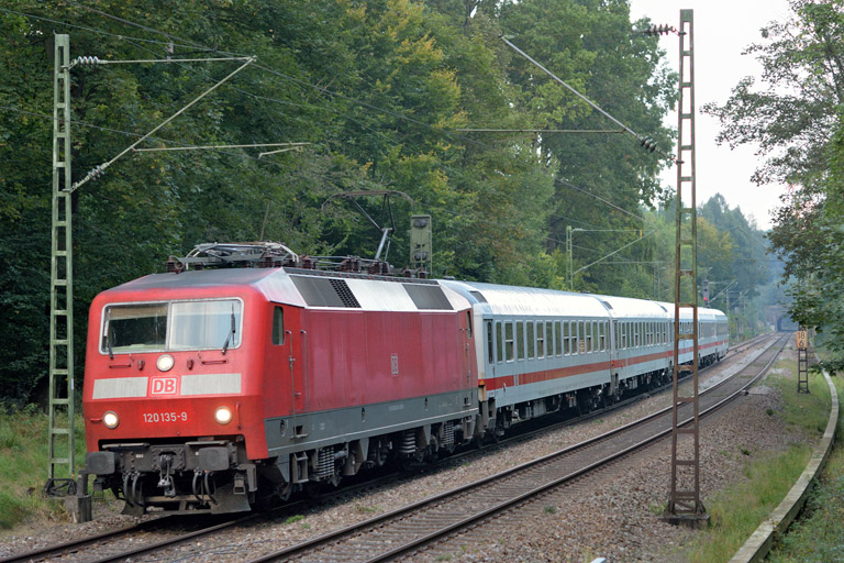 120 135 mit IC 2513 bei km 18,6 (September 2014)