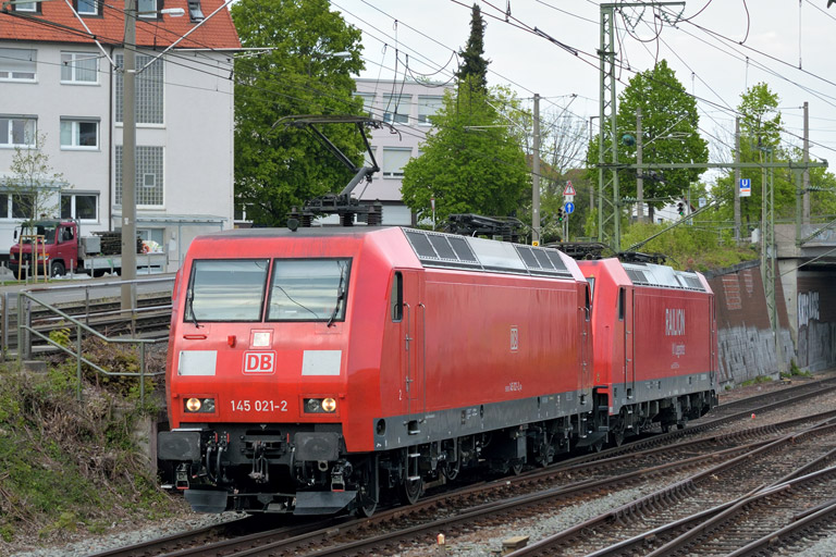 145 021 und 185 280 als EK 56167 bei km 15,4 (April 2014)