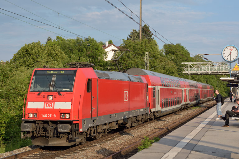 146 211 mit RE 19048 bei km 14,2 (Juni 2014)