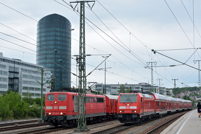 146 217 mit RE 19044 und 151 100 bei km 15,6 (Mai 2014)