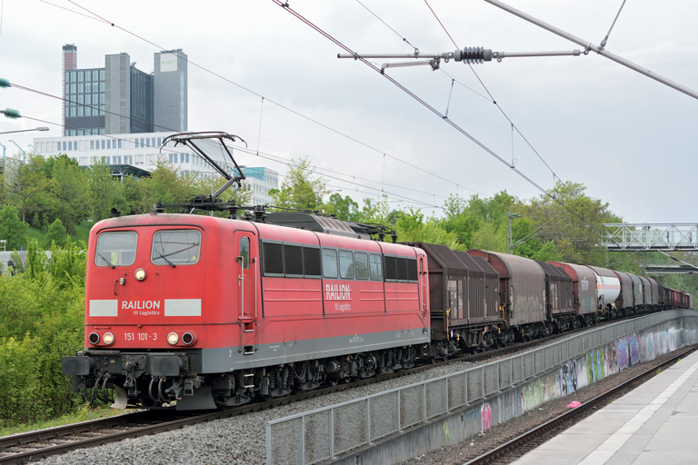 151 101 mit EK 56173 bei km 14,2 (April 2014)