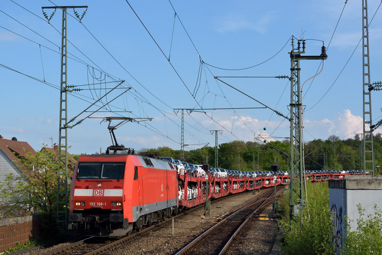 152 168 mit EK 56180 bei km 16,8 (April 2014)