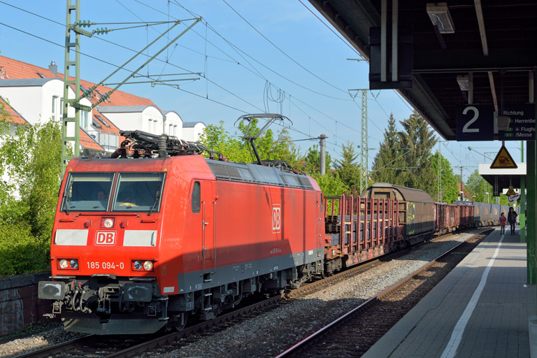 185 094 mit EZ 44689 bei km 16,8 (April 2014)