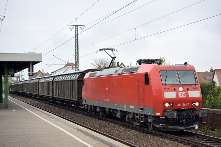 185 156 mit GB 49151 bei km 16,8 (April 2014)