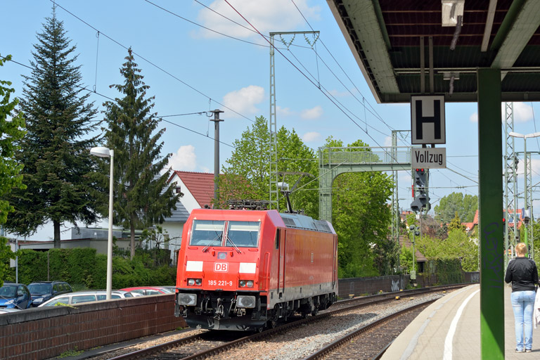 185 221 bei km 16,8 (April 2014)