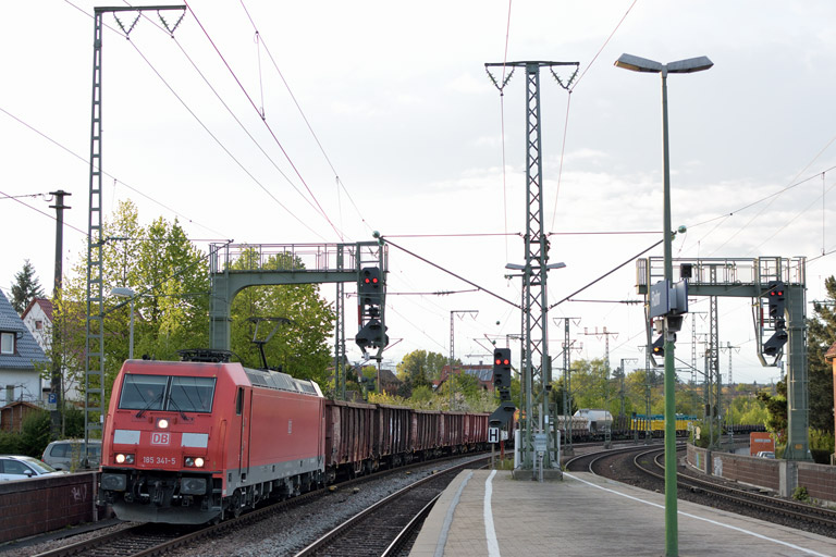 185 341 mit EK 56185 bei km 16,6 (April 2014)