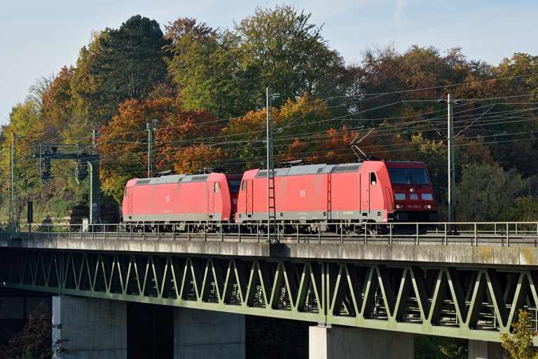185 358 und 185 062 bei km 14,6 (November 2014)