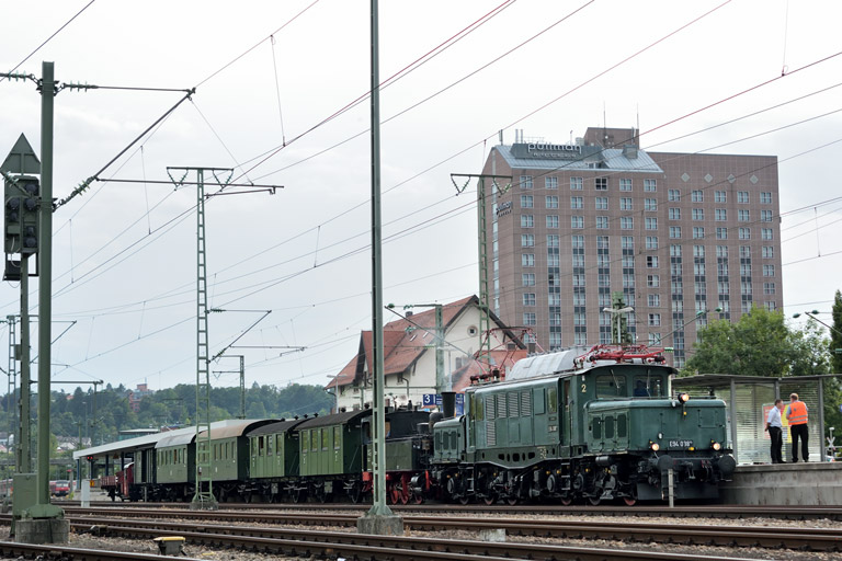 194 088 und T3 930 mit DPE 74548 bei km 15,6 (Juli 2014)