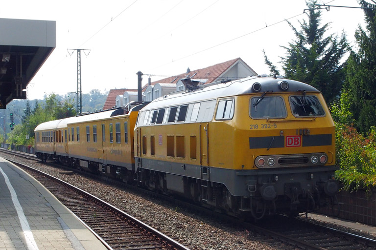 218 392 mit Mess-Nbz 94332 bei km 16,8 (September 2014)