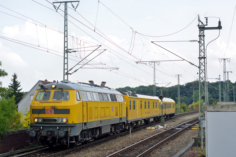 218 392 mit Mess-Nbz 94335 bei km 16,8 (September 2014)