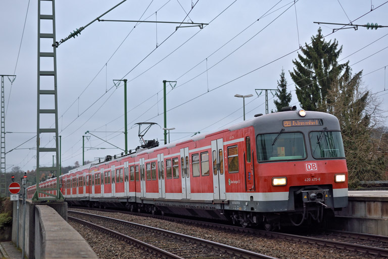 420 475 als S2 bei km 16,6 (Dezember 2014)