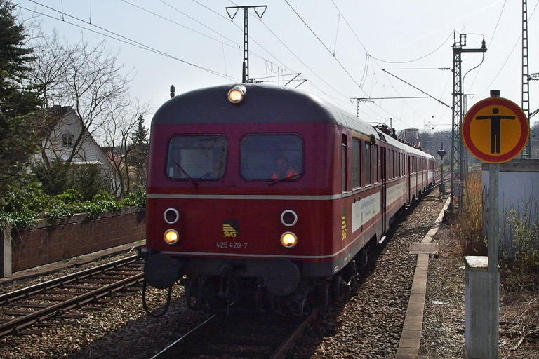 425 420/120 als DPN 25486 bei km 16,8 (M&auml;rz 2014)