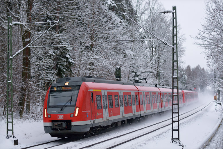 430 008 bei Stuttgart-Rohr (Dezember 2014)
