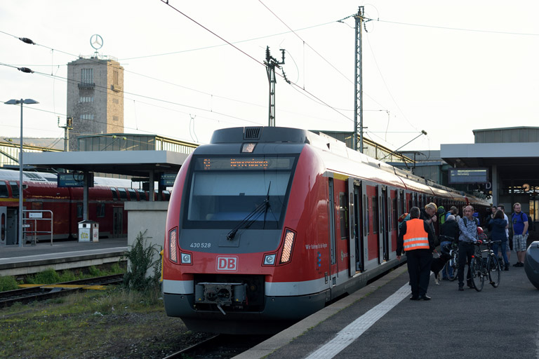 430 528 in Stuttgart Hauptbahnhof (November 2014)
