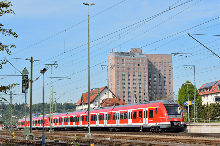 Baureihe 430 in Stuttgart-Vaihingen (April 2014)