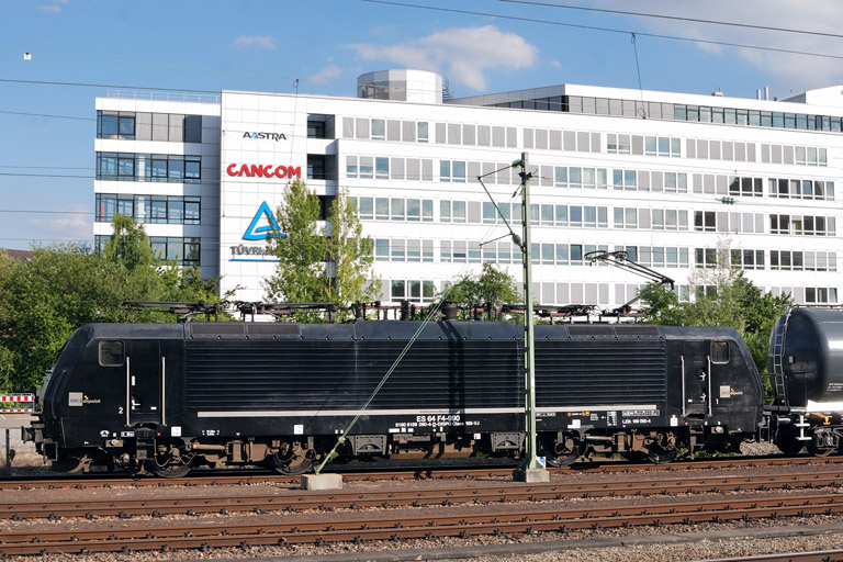 ES 64 F4-990 bei km 15,6 (Juni 2014)