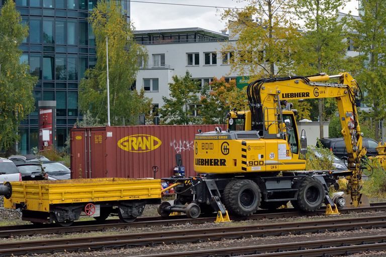 Zweiwegebagger bei km 15,8 (Oktober 2014)