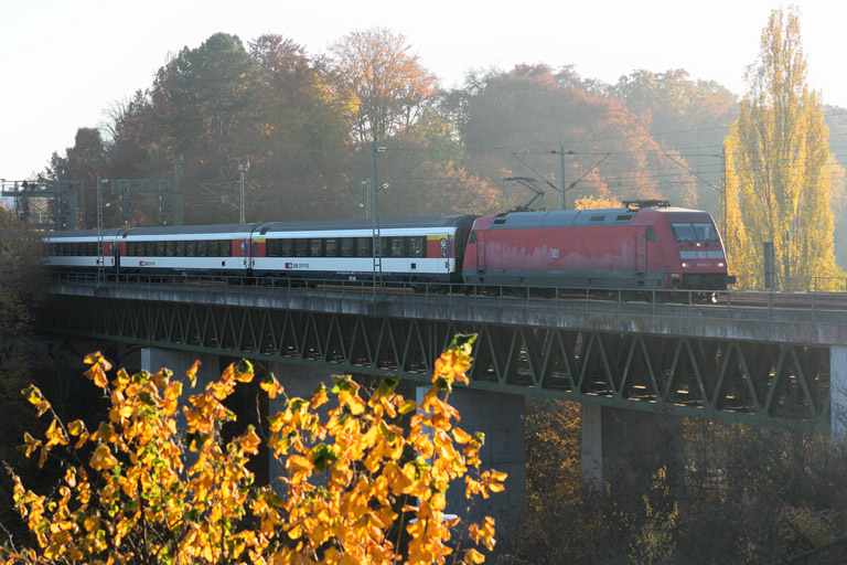 101 031 mit IC 186 bei km 14,6 (November 2015)