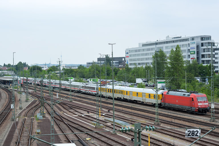 101 128 mit ST 93630 bei km 15,6 (Juni 2015)