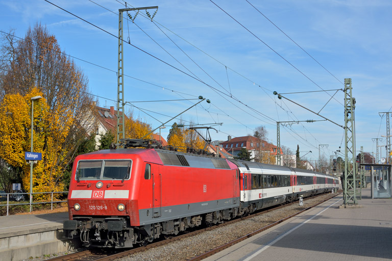 120 126 mit IC 185 bei km 15,6 (November 2015)