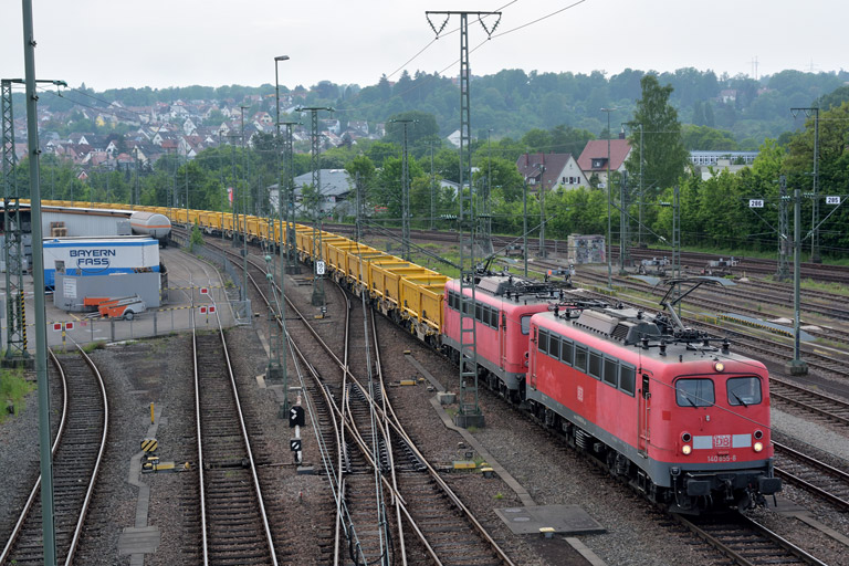 140 855 und 140 808 bei km 16,0 (Mai 2015)