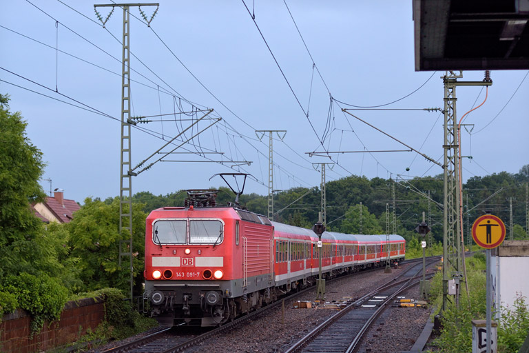143 091 mit Lr 70671 bei km 16,8 (Juni 2015)