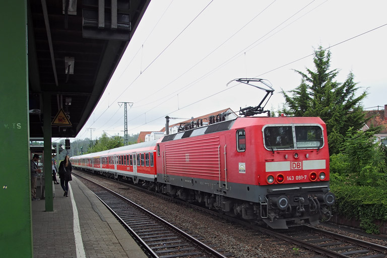 143 091 mit RE 19007 bei km 16,8 (Juni 2015)