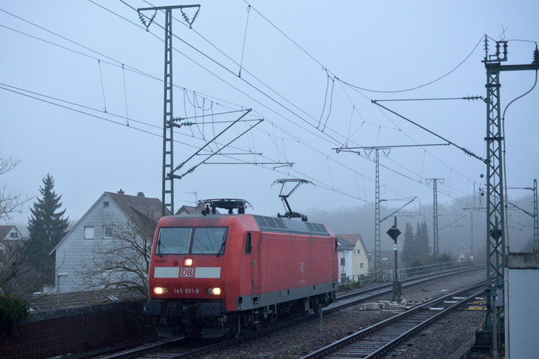 145 051 als T 66699 bei km 16,8 (Februar 2015)