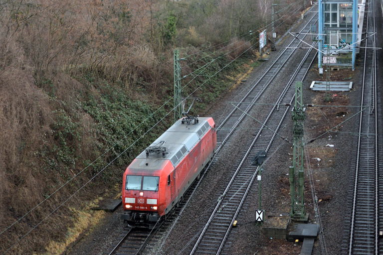 145 080 als T 66699 bei km 14,0 (Februar 2015)
