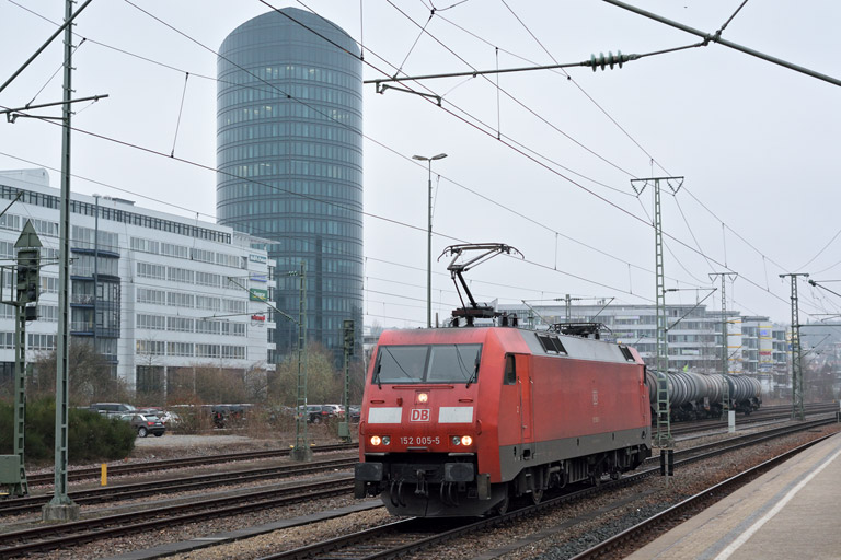 152 005 als T 66699 bei km 15,6 (M&auml;rz 2015)