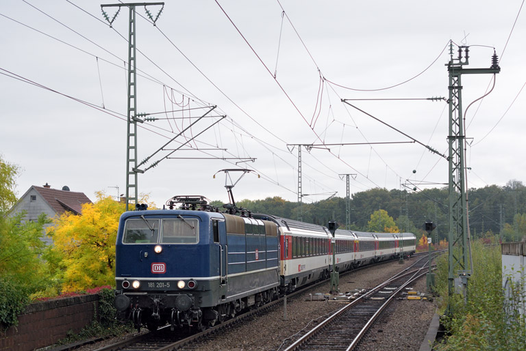 181 201 mit IC 186 bei km 16,8 (Oktober 2015)