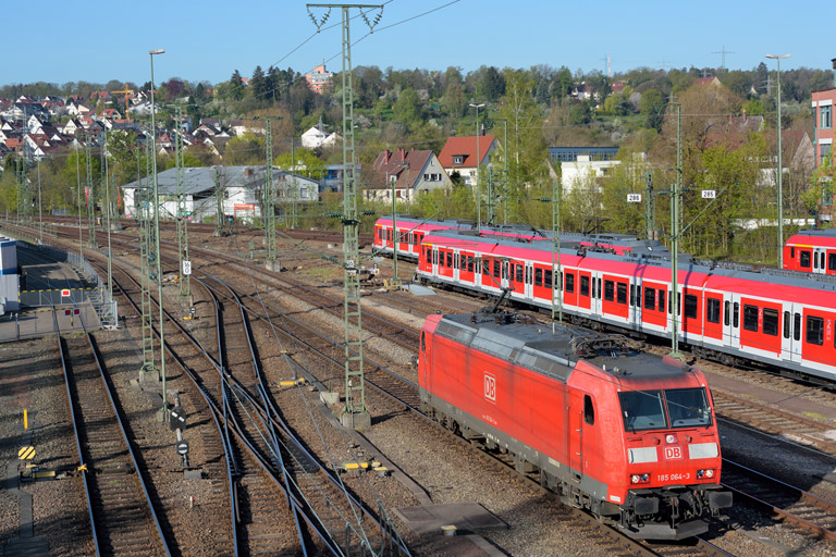 185 064 als T 66699 bei km 16,0 (April 2015)