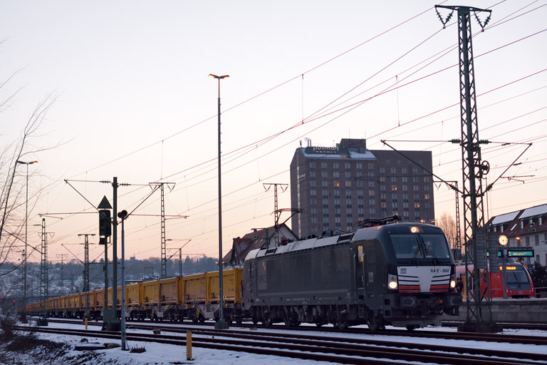 193 860 mit BauZ 91943 bei km 15,6 (Februar 2015)
