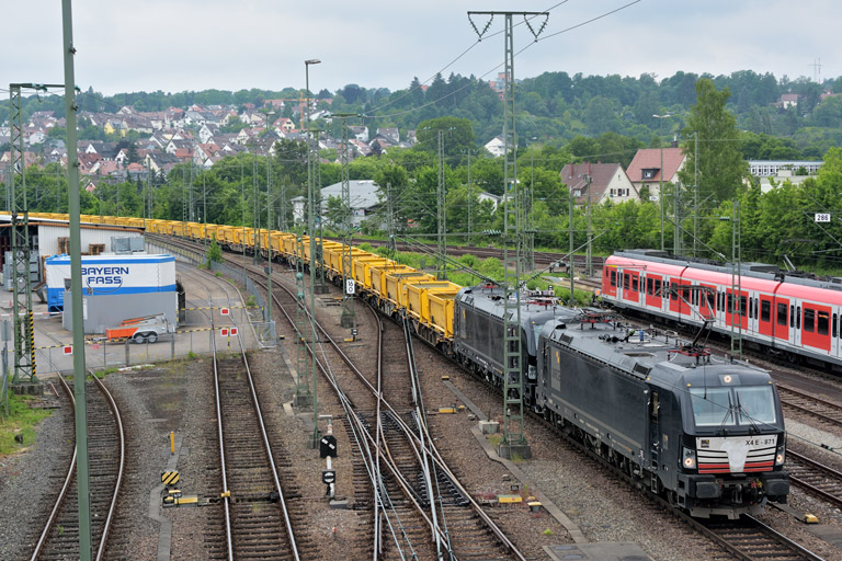 193 601 und 193 864 bei km 16,0 (Juni 2015)