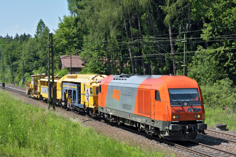 RTS 2016 908 mit DGS 69380 bei km 18,2 (Juni 2015)