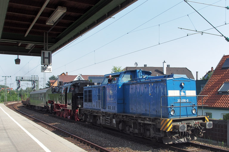 204 016 und FK 262 mit DLr 80409 bei km 16,8 (Juli 2015)