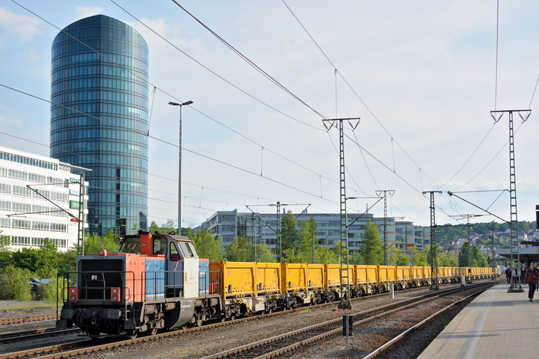 214 006 (ex-DB 212 132) mit Bauz 82703 bei km 15,6 (Mai 2015)