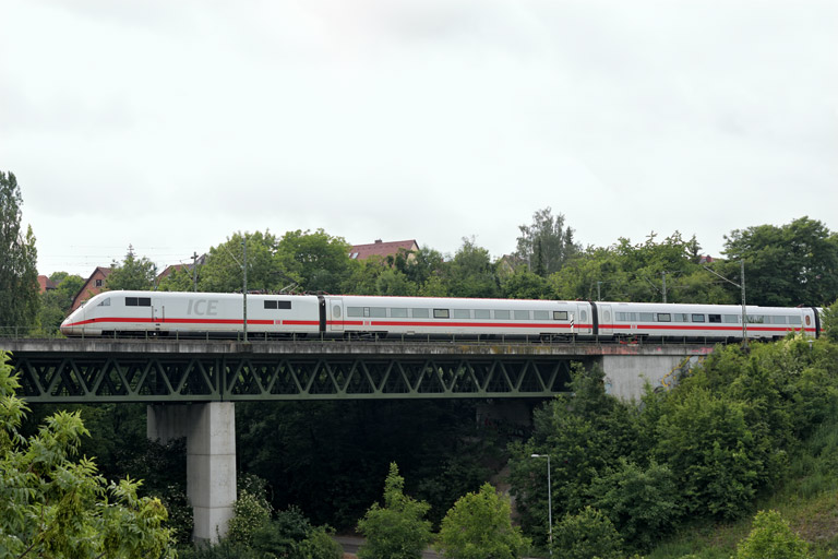 401 101 als LPFT-A 75670 bei km 14,6 (Juni 2015)