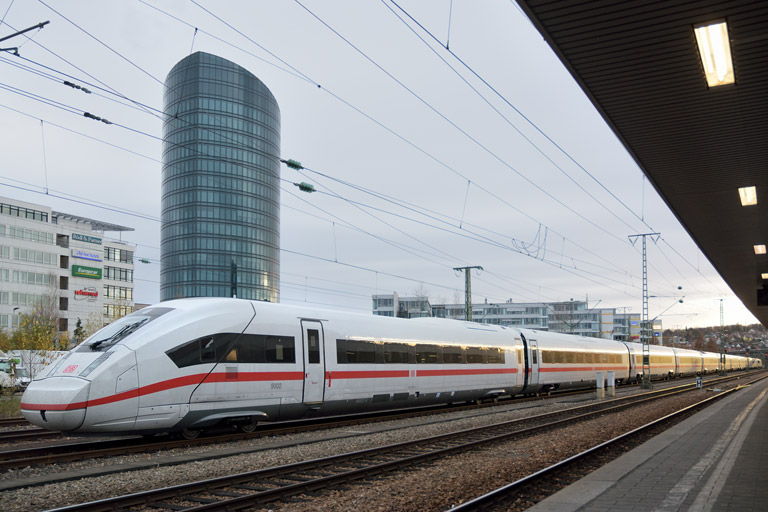 Baureihe 412 (Tz 9002) bei km 15,6 (November 2015)