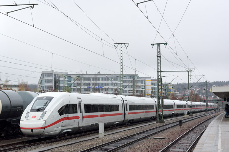 Baureihe 412 (Tz 9002) bei km 15,6 (November 2015)