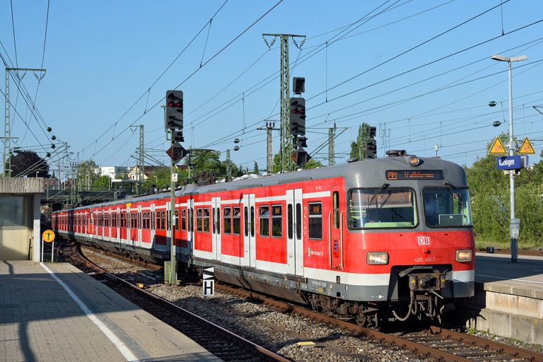 420 451 in Stuttgart-Vaihingen (Juni 2015)
