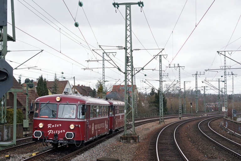 998 554 und 798 469 bei km 16,6 (Februar 2015)