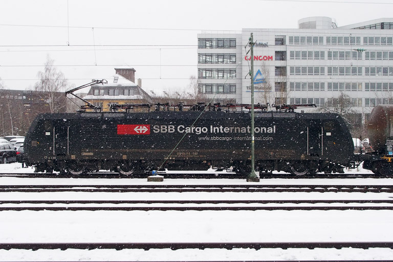 ES 64 F4-107 bei km 15,6 (Februar 2015)