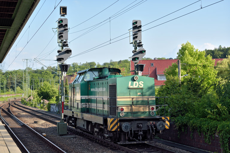 LDS 1 (ex V100) als Tfzf(D) 94591 bei km 16,8 (Mai 2015)
