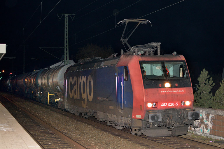 482 020 bei km 16,8 (Dezember 2015)